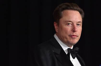 Elon Musk tuiteó un emoji en respuesta a un usuario que se quejó por la prohibición