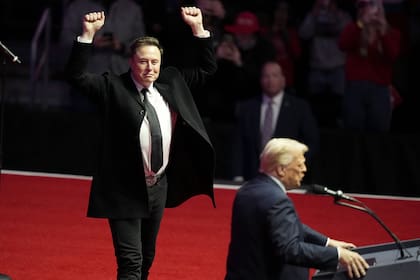 Elon Musk y Donald Trump son promotores de las críticas a lo que ellos denominan "agenda woke"