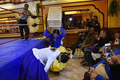 Elsa y "La Simpática Ángela"