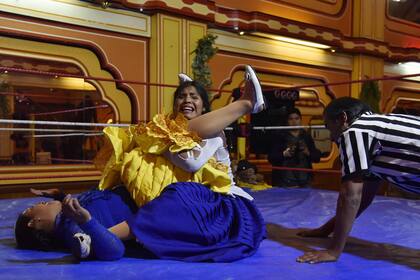 Elsa y "La Simpática Ángela"