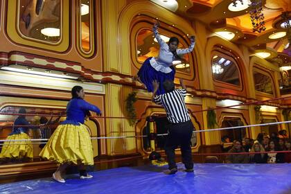 Elsa y "La Simpática Ángela"