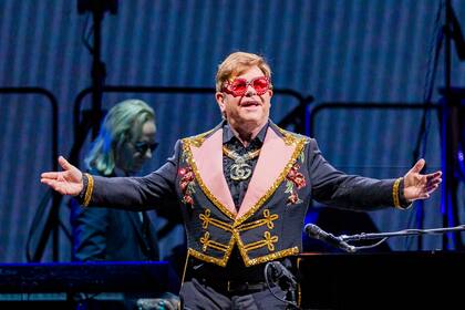Elton John contó su impresionante colección de CDs y vinilos es muy importante para él, ya que revisita todo el material constantemente