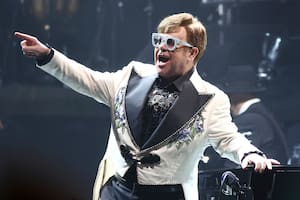 Elton John debió ser hospitalizado tras un accidente doméstico