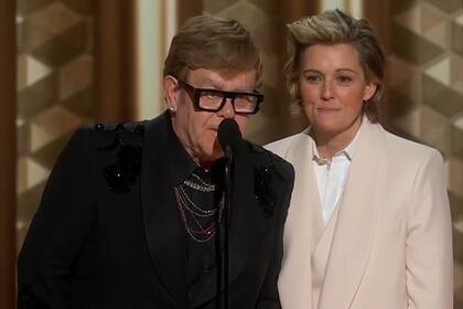 Elton John y Brandi Carlile en los Globo de Oro 2025