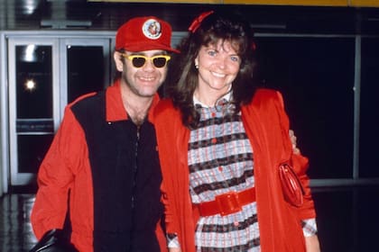 Elton John y su exesposa en 1987, un año antes de su divorcio