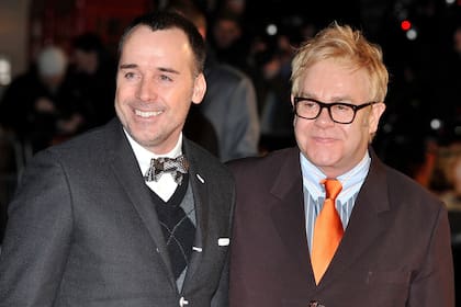 Elton y David, padres felices