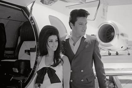 Elvis y Priscilla se conocieron cuando él servía al ejército de Estados Unidos en Alemania. Ella tenía 14 y él 24. Se casaron años después en Las Vegas