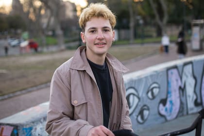 Ema (25). Es de: La Rioja Capital. ¿Qué es lo que más te gusta de practicar BMX? “Me encantan los viajes y conocer gente”. ¿Hace cuánto lo hacés? “Hace 16 años”.