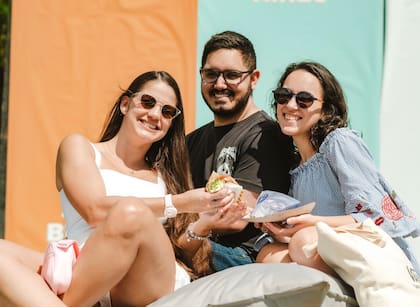 Emanero y Agapornis tocan gratis en Recoleta: cuándo es el festival Experiencia BA con más de 25 puestos de comida