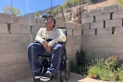 Emanuel Huanco es tío de Nicole y hermano de su mamá, tiene distrofia muscular y se mueve en silla de ruedas