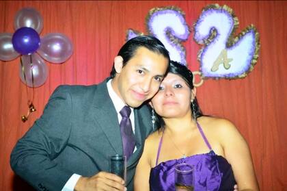 Emanuel y Angélica viven una vida de esfuerzos, pero se consideran felices.