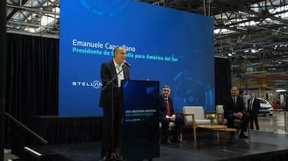 Emanuele Cappellano, presidente de Stellantis Sudamérica, durante el anuncio de la inversión en la planta de Córdoba