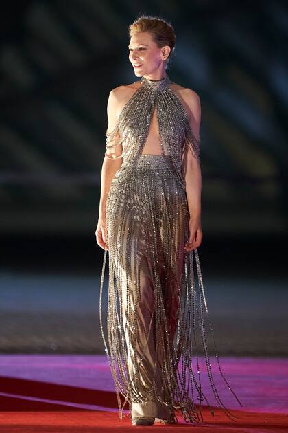 Embajadora global de Armani Beauty, Cate Blanchett lució un vestido de seda bordado con más de 3.000 cristales, de Giorgio Armani Privè