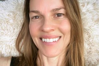 Hilary Swank mostró cómo crece su panza: “El horno se está calentando, la masa empieza a subir”