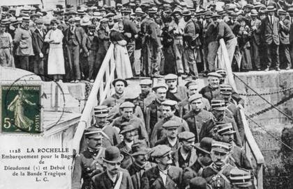 Embarque des de la "bande à Bonnot", una organización criminal sa de la Belle Époque, con destino al bagne de Guayana sa, en 1913