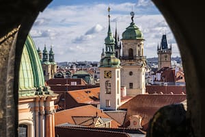La ciudad de las Cien Torres y de las mejores cervezas