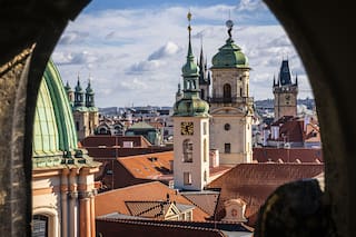 La ciudad de las Cien Torres y de las mejores cervezas
