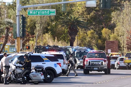 Los equipos de emergencia y las fuerzas del orden respondieron a la crisis de seguridad en el campus de la Universidad de Nevada