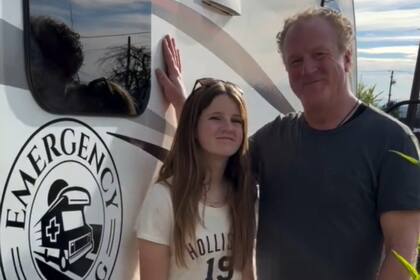 EmergencyRV le entregó una casa rodante al hombre de California que perdió su casa