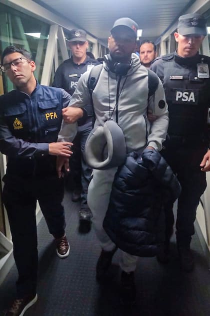 Emerson fue detenido en el aeropuerto internacional de Ezeiza