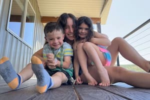 Emigró a Estados Unidos y tuvo mellizos que ahora son furor en Instagram por sus traducciones inglés-argentino. Foto/Instagram: @argentwinos