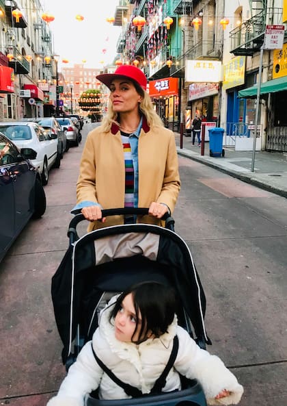 Emilia Attias lleva a su hija a las grabaciones de Resto del mundo