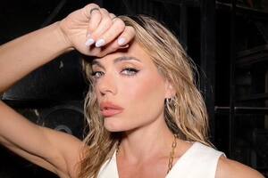 Emilia Attias se robó todas las miradas con el look total denim que lució en un evento (Foto: Instagram @emilia_att)