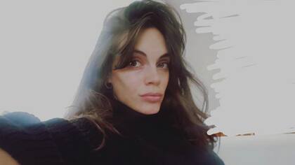 Emilia Attias, una madre feliz con su pequeña Gina