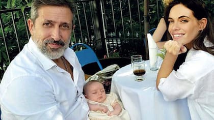 Emilia Attias y el Turco Naim disfrutan de los días con su beba Gina