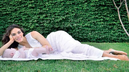 Emilia Attias y su beba Gina, amor puro