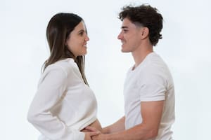 Las tiernas fotos de Julián Álvarez con su mujer y su bebé recién nacido en la nieve