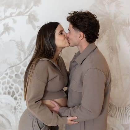 Emilia Ferrero y Julián Álvarez oficializaron su relación en 2022; primero vivieron juntos en Buenos Aires, luego en Manchester y actualmente en Madrid (Foto: Instagram @emiliafferrero)