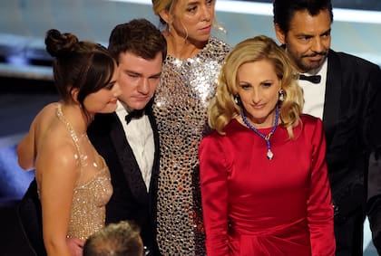 Emilia Jones, Daniel Durant, Sian Heder, Marlee Matlin , juntos en el escenario de los Oscar
