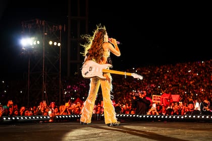 Emilia Mernes en uno de sus shows a principio de año