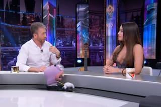 Pablo Motos opinó en vivo sobre el atuendo de Emilia Mernes y la cantante fue tajante