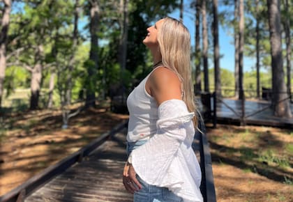 Emilia sentía que su mente era un torbellino imparable: no dejaba de inventar escenarios catastróficos y pensamientos oscuros, feos, que la asfixiaban.