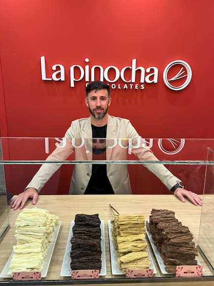 Emiliano Baratz, CEO de La Pinocha, en el primer local abierto en España, en Alicante.