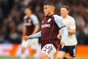 Aston Villa empata la serie ante Nottingham Forest, con un jugada magistral de Buendía, que asistió en el gol