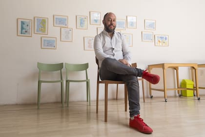 Emiliano Chamorro: "Lo que propongo es el camino del aprendiz que hacía carteras en el siglo XIX, que le vendía a sus vecinos, y después a un conde, y al rey, hasta que se hizo famoso, y terminó creando una marca que es Louis Vuitton"