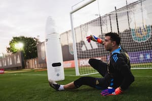 Emiliano "Dibu" Martínez fue campeón en todos los torneos que jugó en la selección argentina; regresa tras una suspensión por dos partidos, para atajar frente a Paraguay por la eliminatoria para el Mundial de 2026.