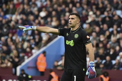 Emiliano "Dibu" Martínez se recuperó y será titular en Aston Villa este sábado por la Premier League.