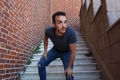 Emiliano Dionisi pasa del catch al casting de Billy Elliot tratando de dar con aquel chico que deja el box para estudiar danza clásica