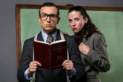 Emiliano Dionisi y Marina Caracciolo, en Romeo y Julieta de bolsillo