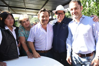 Emiliano Durand (derecha) se mostró junto a Sáenz en la campaña