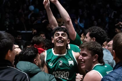 Emiliano Lezcano anotó un triple agónico en el tercer partido de cuartos de final entre Ferro y Boca