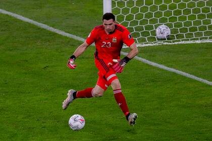 Emiliano Martínez, en Aston Villa, uno de los 7 futbolistas argentinos que formarán parte de la Premier League 2021/22
