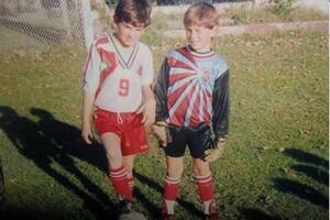 La infancia de “Dibu” Martínez: lo que se perdieron Boca y River, y cómo llegó al fútbol inglés