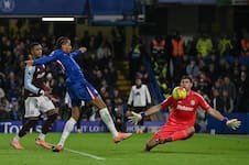 Dibu Martínez le ganó a Enzo Fernández: de 0-1 a 2-1 con grandes atajadas, polémicas y un gol insólito