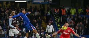 Dibu Martínez le ganó a Enzo Fernández: de 0-1 a 2-1 con grandes atajadas, polémicas y un gol insólito