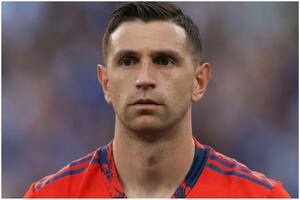 Emiliano Martínez mostró su nuevo look en la previa al partido contra Uruguay